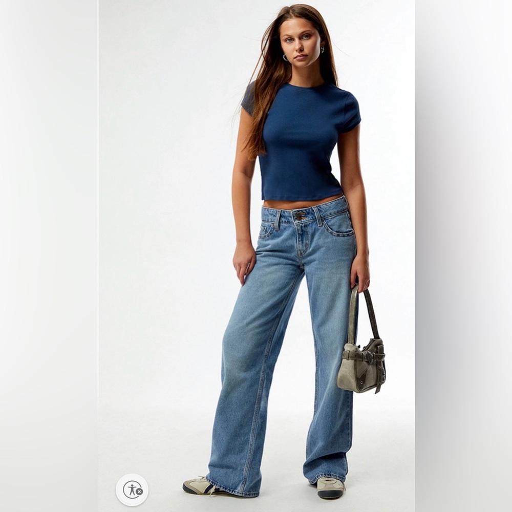 Levi’s Superlow Loose Jeans Medium Blue Wash Low Rise Dbl Button Size 25x32 NWT